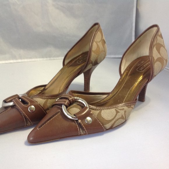 Coach Pumps
